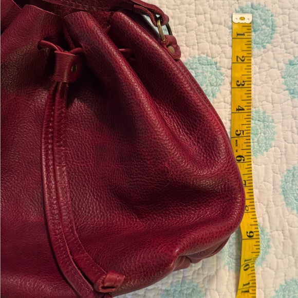PENDLETON LEATHER GOODS ** Deep Red** Leather Crossbody Bucket Purse - Picture 7 of 9